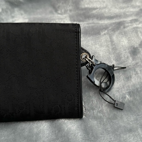 Christian Dior
Oblique Continental Wallet